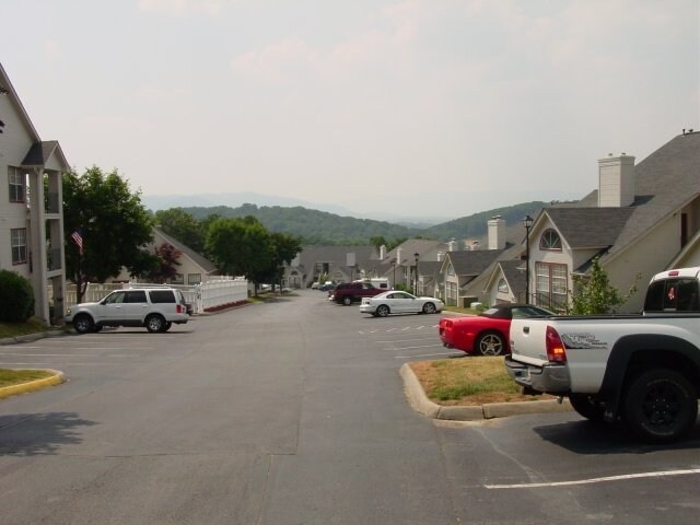 Summit At Roanoke Apartments