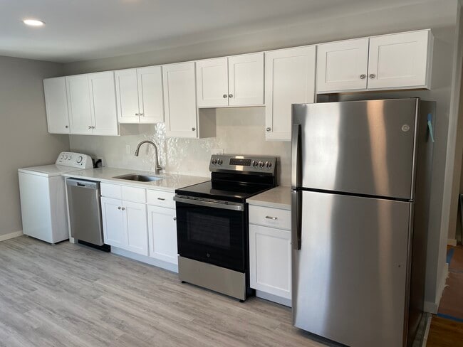 Building Photo - 38 Gerrard Ave Unit 2nd floor