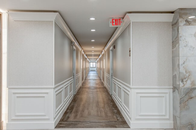 River Club Apartments