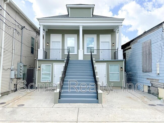 Building Photo - 2608 Bienville St Rental