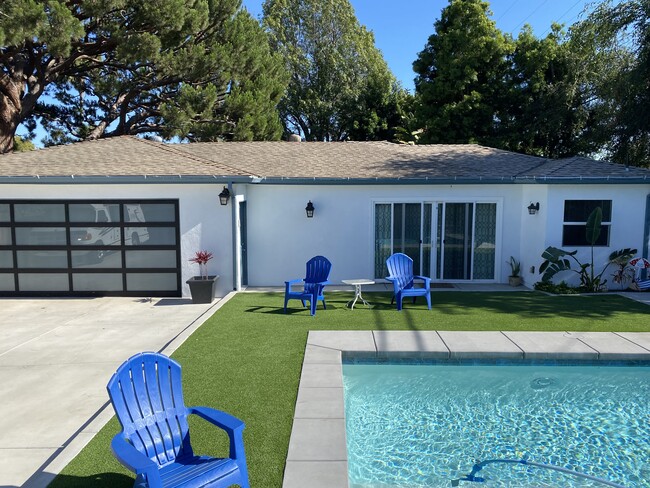 Building Photo - 430 E Bixby Rd