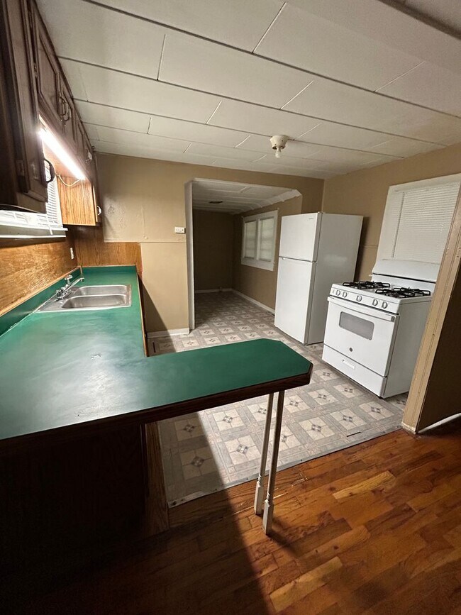 Photo - Nice 3 bedroom 1 bath home Walking distanc...