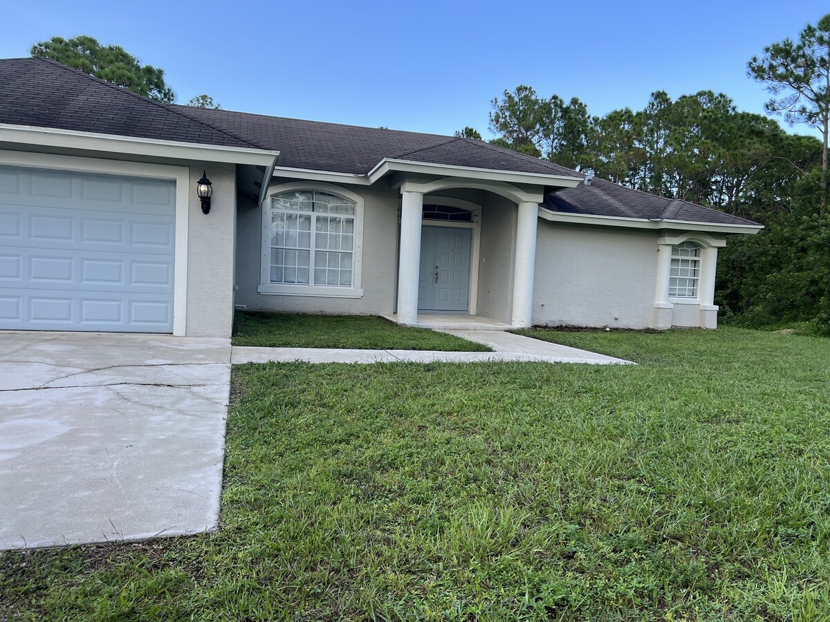 front - 16681 78th Rd N House