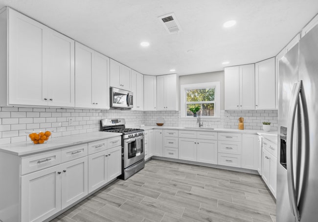 Photo - 8050 Tavenor Ln