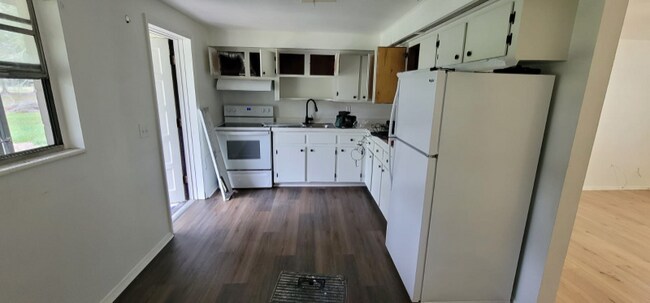 Photo - 124 6th St W