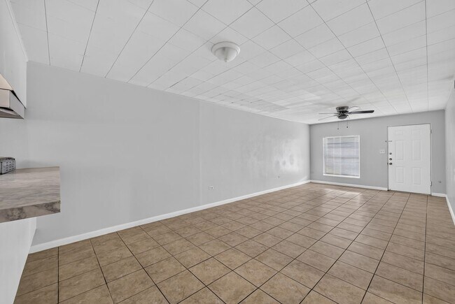 1120 Valley View Dr Unit B2