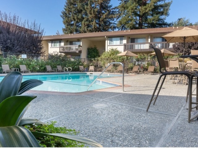 El Portal Apartments