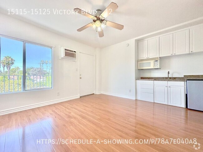 Building Photo - Updated top floor Studio apartment located... Unit 12