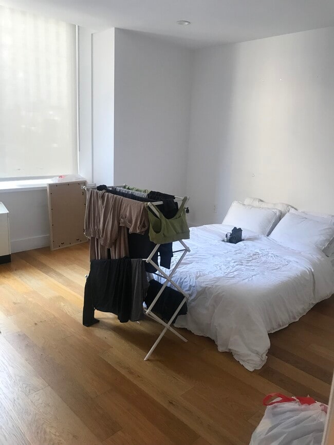 448 W 44th St Unit 3