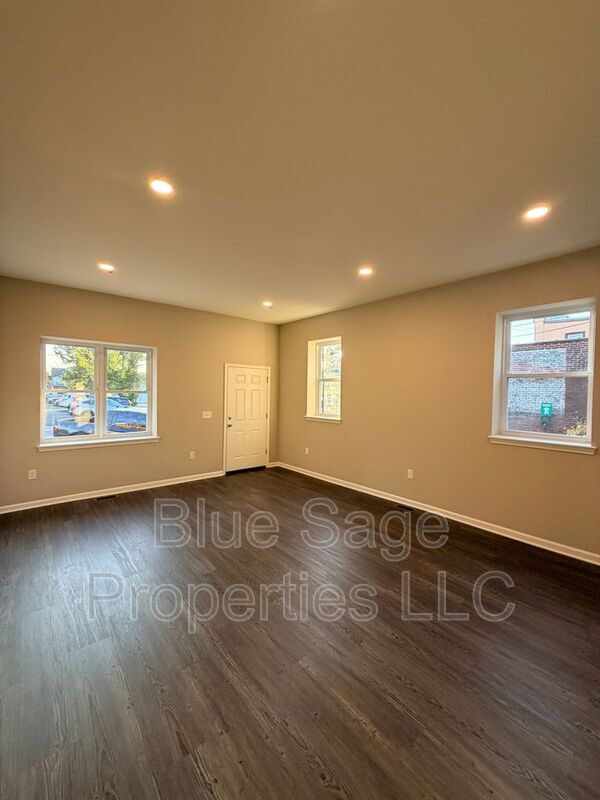 44 W Winona Ave