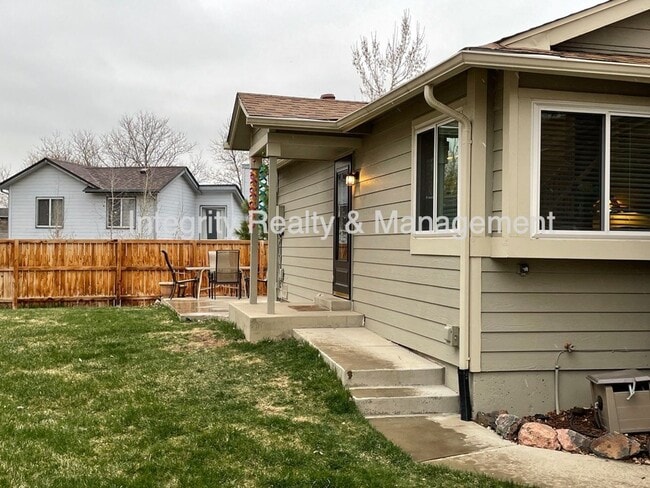 Photo - 475 E Chiswick Cir