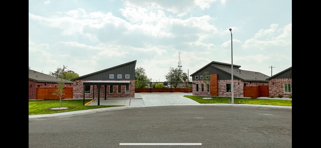 Photo - 1007 Hidden Hills St