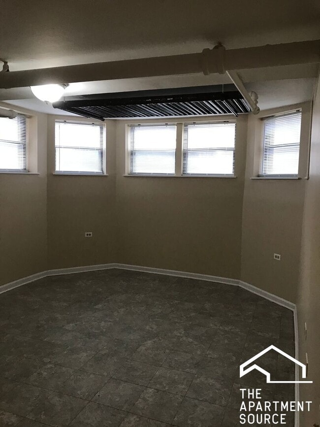 Building Photo - 7728 N Marshfield Ave Unit G