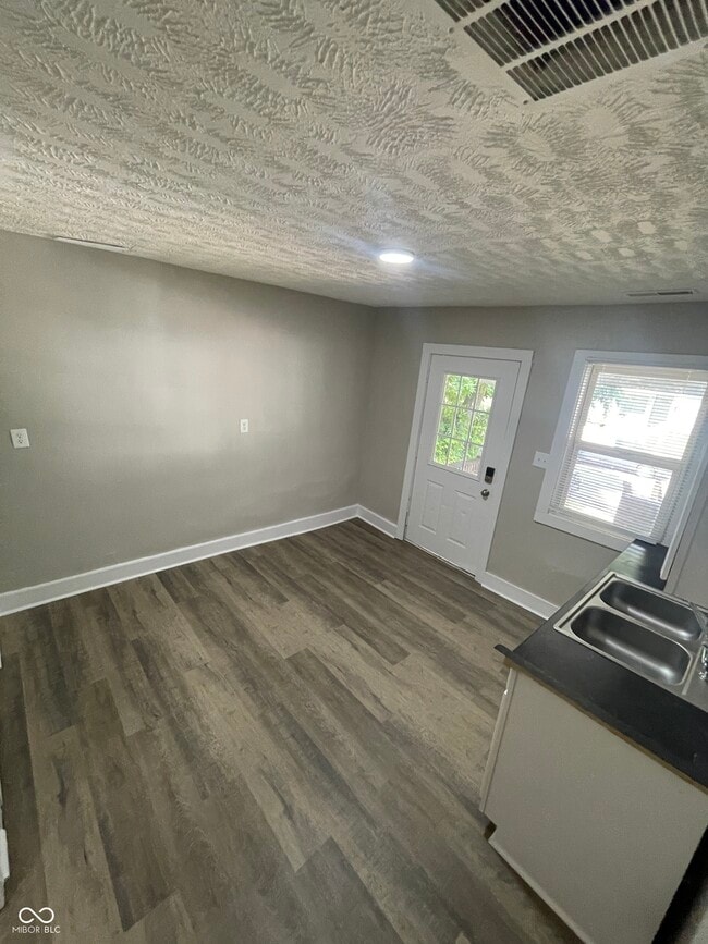 Photo - 2932 N Dearborn St Unit A