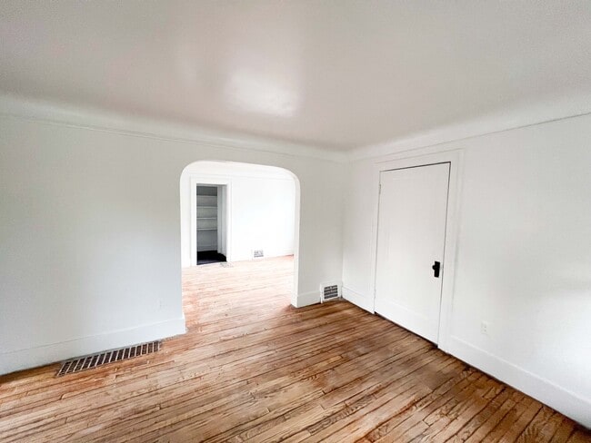 Salas de estar y comedores - 15307 Biltmore St