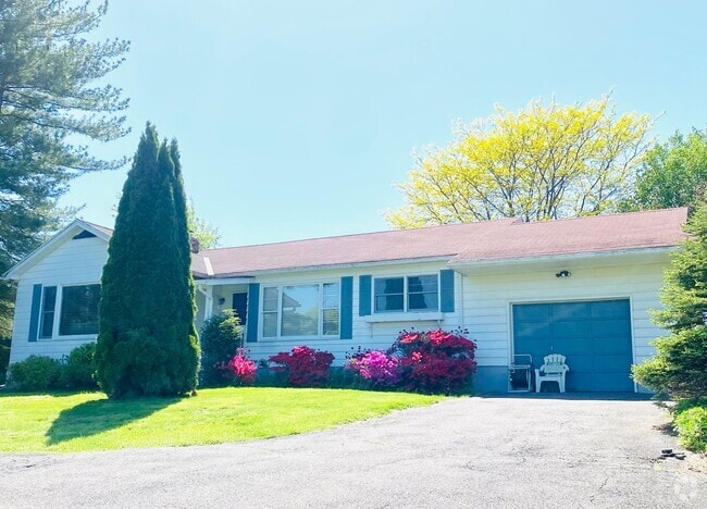 Building Photo - Bright & Breezy 3BR Ranch Ulster Park Rental