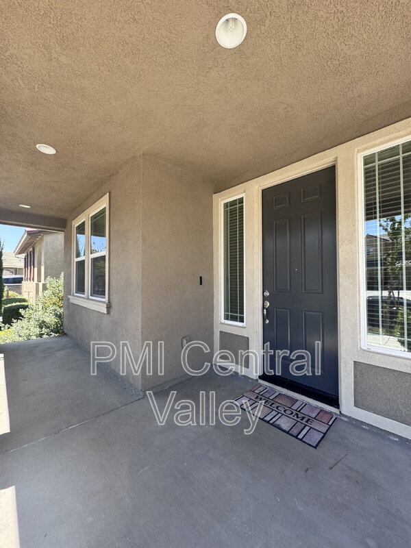 Photo - 643 W Huntington Ave