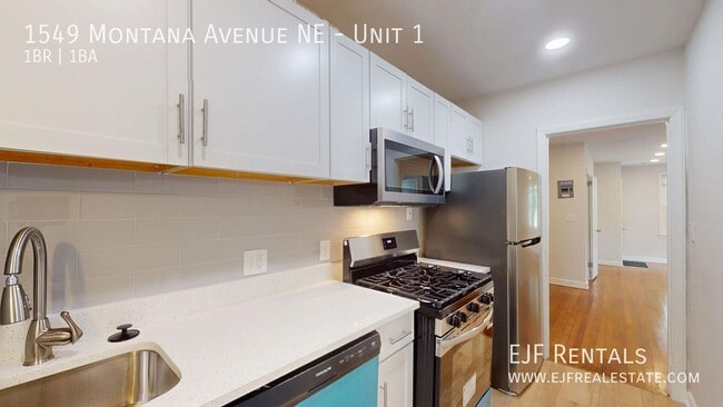 1549 Montana Ave NE Unit 1