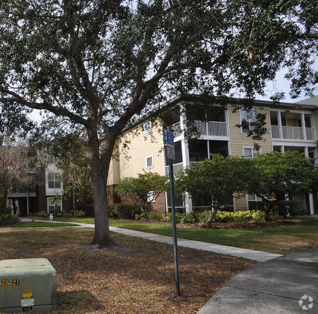 Building Photo - Gated - Landings of Tampa - 2nd Floor Unit 414 Rental