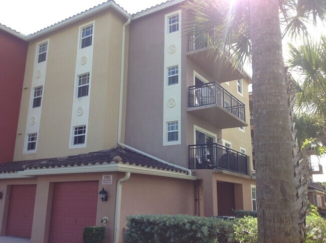 Building Photo - 2 BR 2 full baths and 1 half bath condo wi... Unit 25