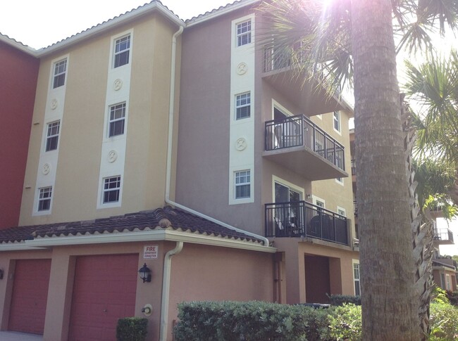 2 BR 2 full baths and 1 half bath condo wi... - 2 BR 2 full baths and 1 half bath condo wi... Unit 25