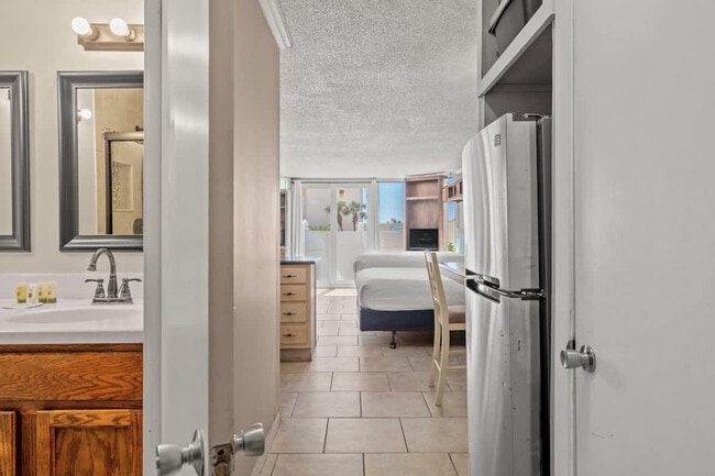 Photo - 8817 S Thomas Dr Unit ID1354907P