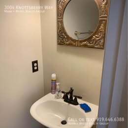 Photo - 3004 Knottsberry Way