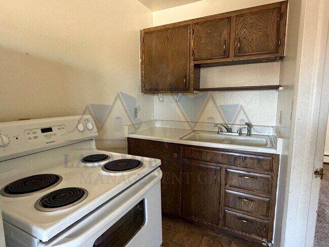 Photo - 706 Downey St Unit 24