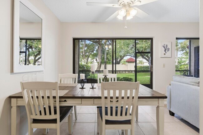 Photo - 15 Lexington Ln E Unit B