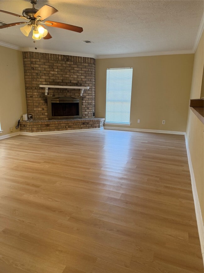 Photo - 1504 Lawrence Ave