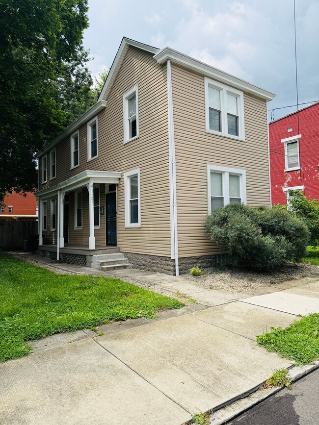 Photo - 4127 Lakeman St