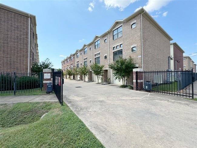 Photo - 2710 Hullsmith Dr Unidad 901 Rental