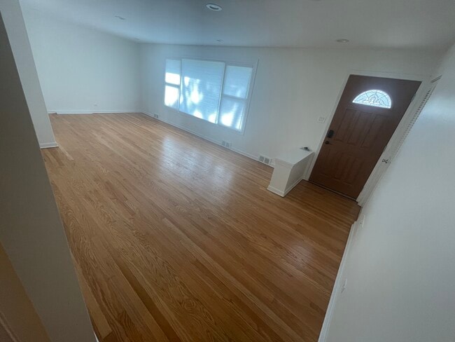 Photo - 9521 Kildare Ave