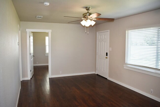 Photo - "Charming Newly Remodeled 3-Bedroom Home F... Unidad A