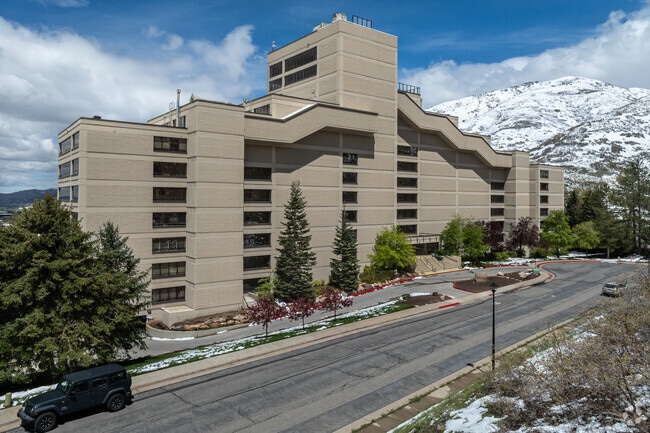 Building - Oakhills-Bench Tower Condominiums