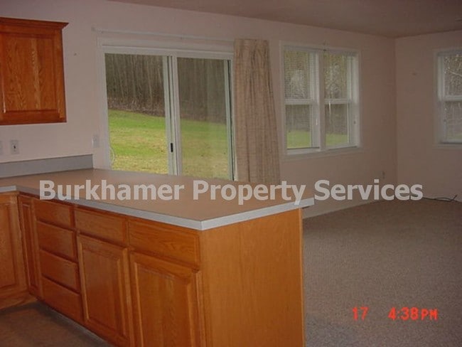 Photo - 535 N River St