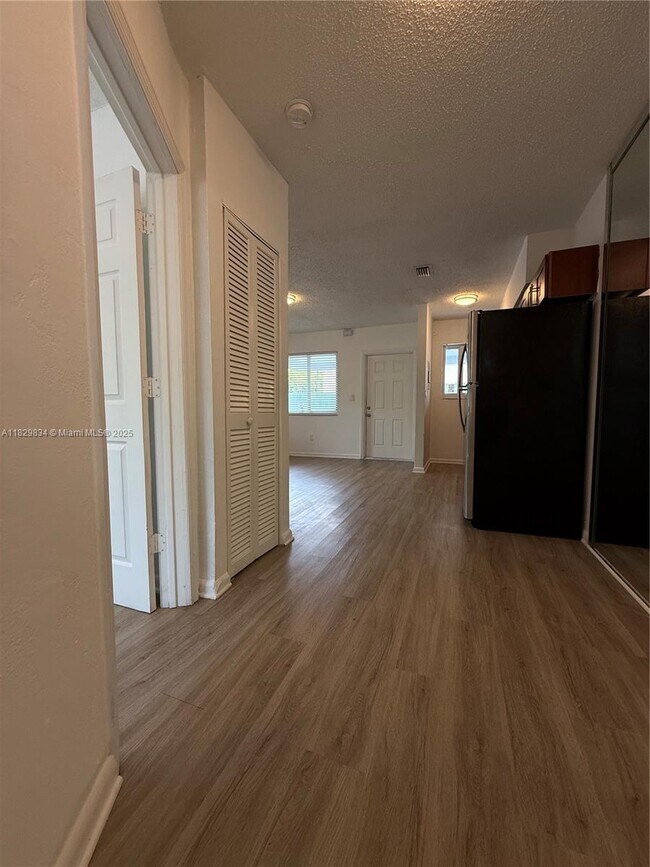 Photo - 5515 NW 6th Pl Unidad 4
