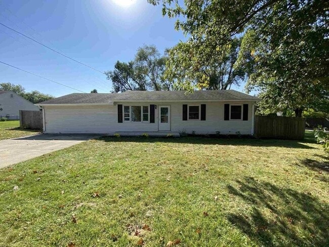 Building Photo - 4 bedroom ranch style hom