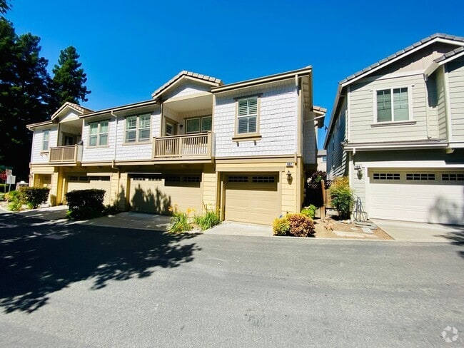 Building Photo - Gorgeous Townhouse with Attached Single-Ca...