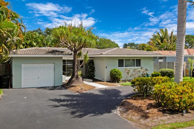 Building Photo - 1911 NE 27th St