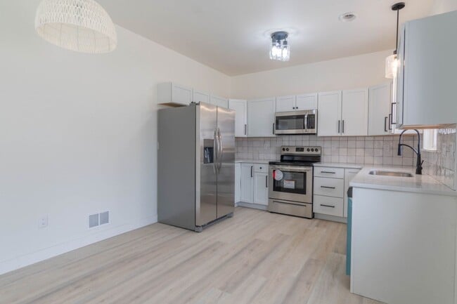 Photo - 3 Bedroom Single Family Unit 121 River St