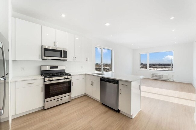 Building Photo - 3309 Liberty Ave Unit 206