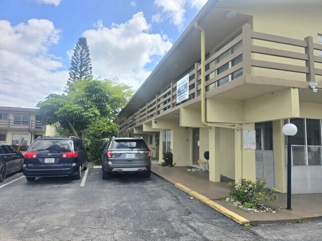 Photo - 3030 NW 43 Terrace Unidad 102