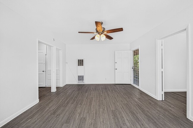 Photo - 530 W 9th St Unidad 08