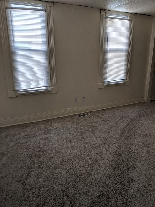 Building Photo - 1031 Euclid Unit 1033 Euclid