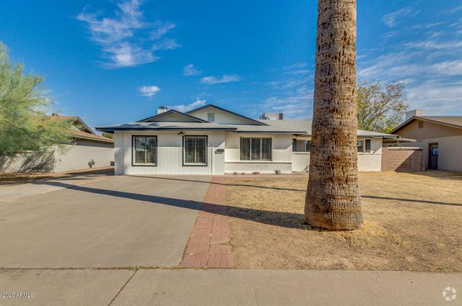 Building Photo - 110 W Del Rio Dr Rental