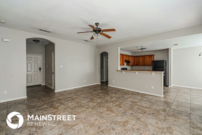 Photo - 133 Currie Ct