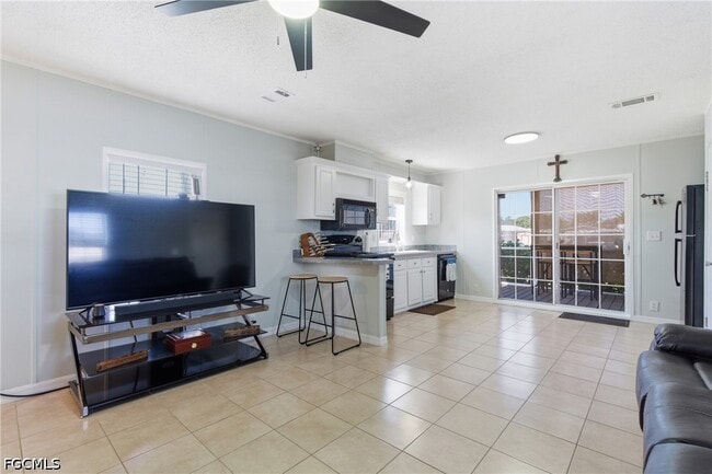 Photo - 5558 Palm Beach Blvd