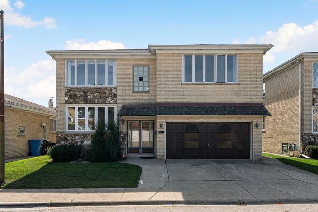 Building Photo - 8427 W Windsor Ave Unit 1