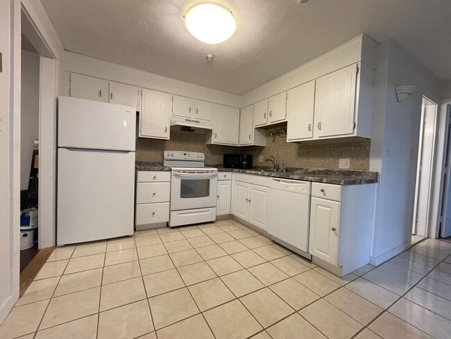 Charming 1-bedroom condo ideal for commute... - Charming 1-bedroom condo ideal for commute...